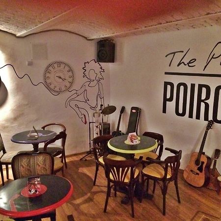 The Evil Clown Hostel Braşov Dış mekan fotoğraf
