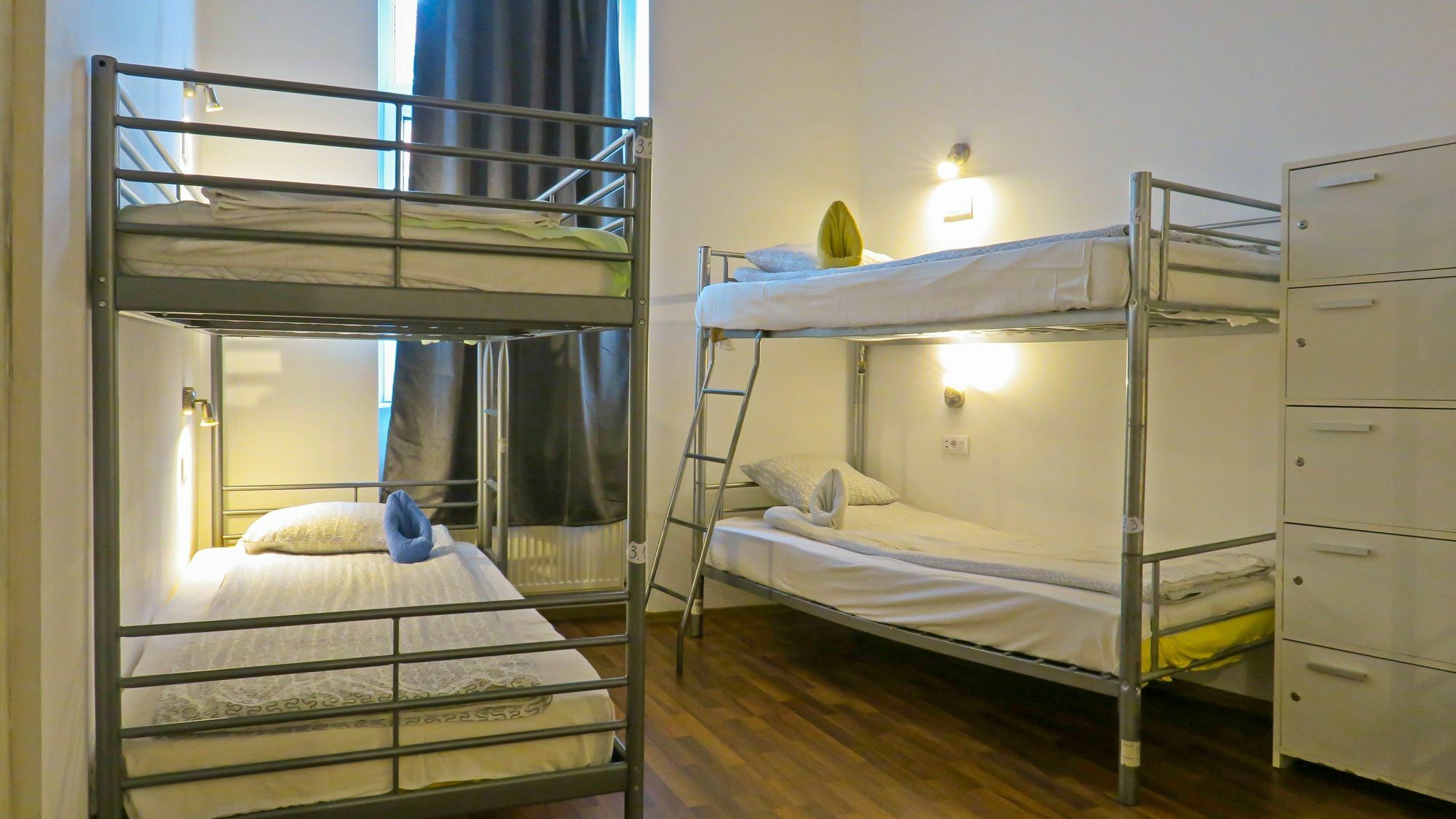 The Evil Clown Hostel Braşov Dış mekan fotoğraf