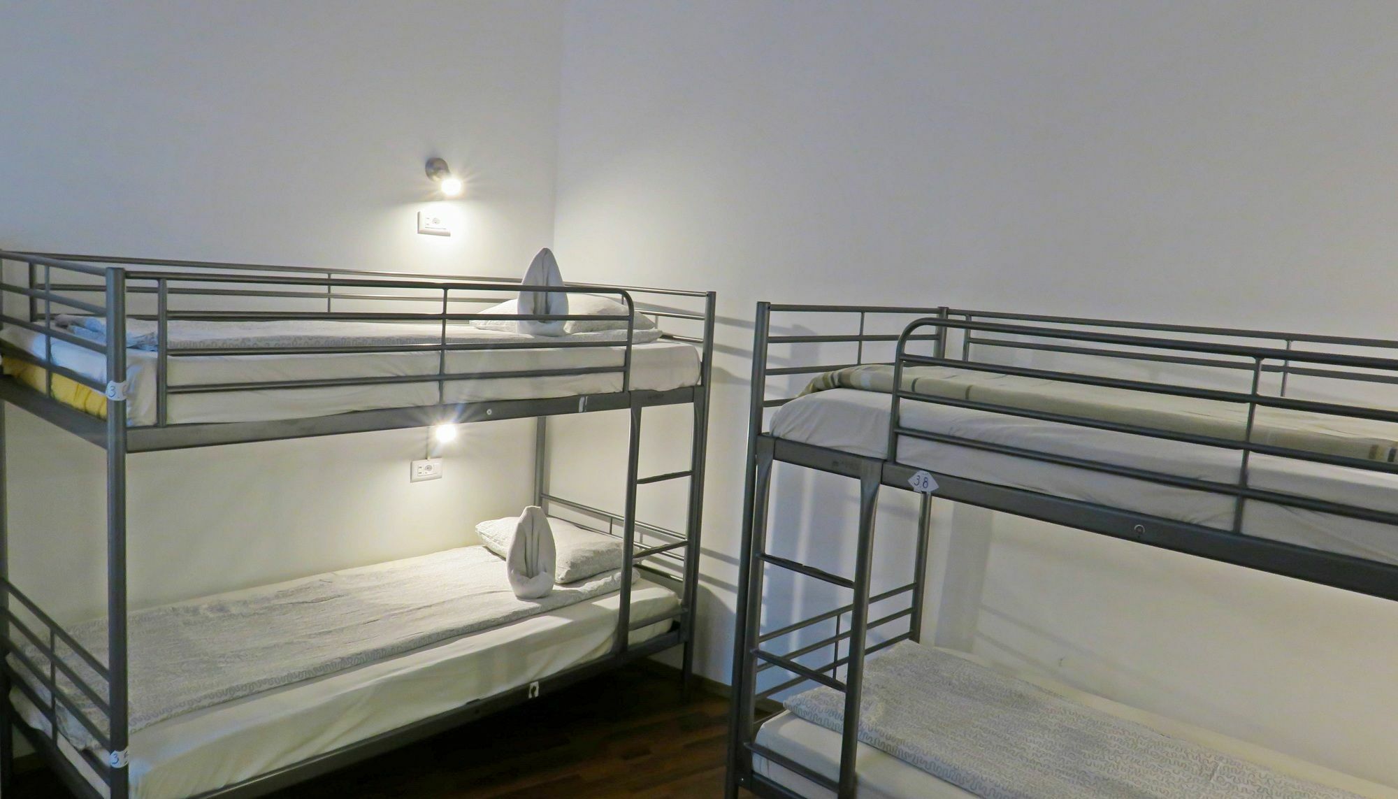 The Evil Clown Hostel Braşov Dış mekan fotoğraf