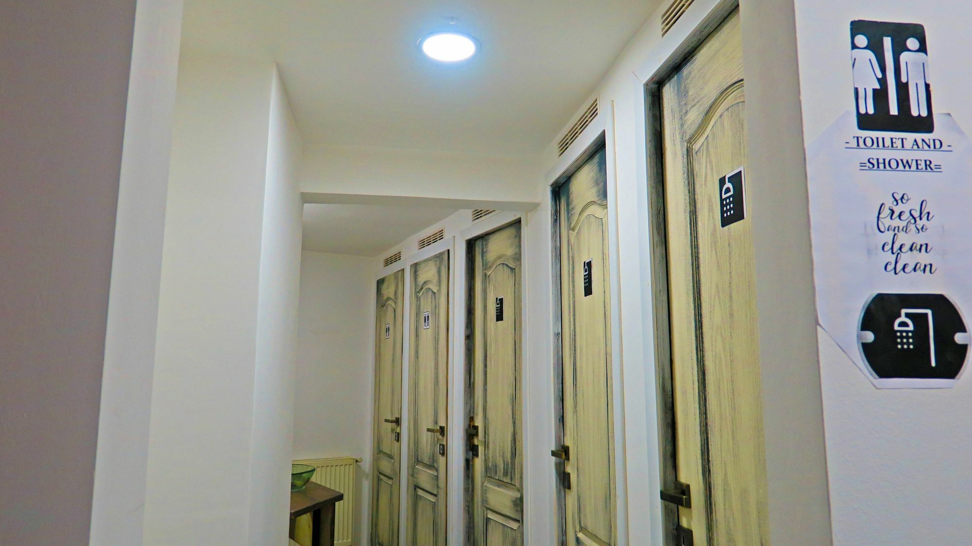 The Evil Clown Hostel Braşov Dış mekan fotoğraf
