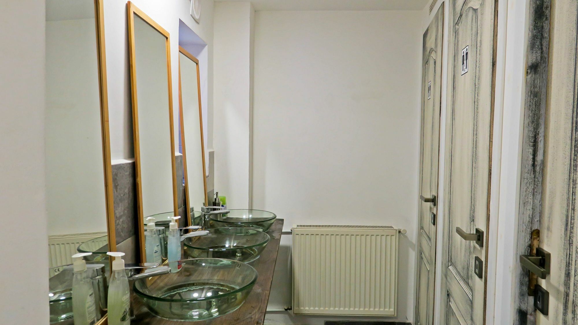 The Evil Clown Hostel Braşov Dış mekan fotoğraf